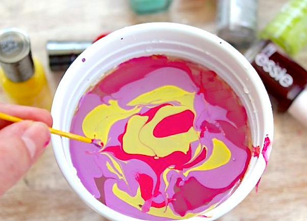 http://www.henryhappened.com/nail-polish-marbled-eggs.html