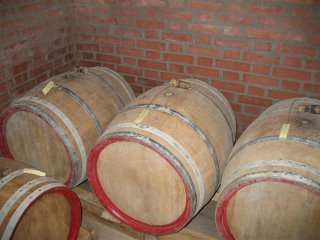 http://szolo.blog.hu/2006/09/17/szureti_elokeszuletek_hordok