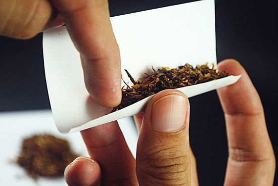 hogyan kell tartani a cigarettát)